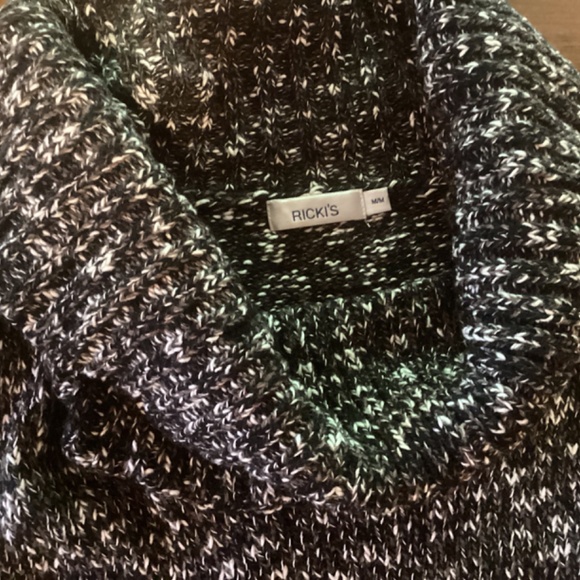 Sweater - Picture 2 of 3